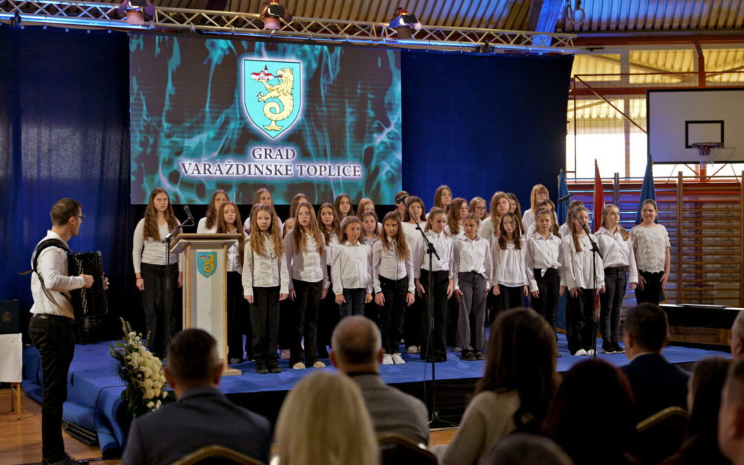 Toplički učenici nastupali su na svečanoj sjednici Gradskog vijeća Grada Varaždinske Toplice