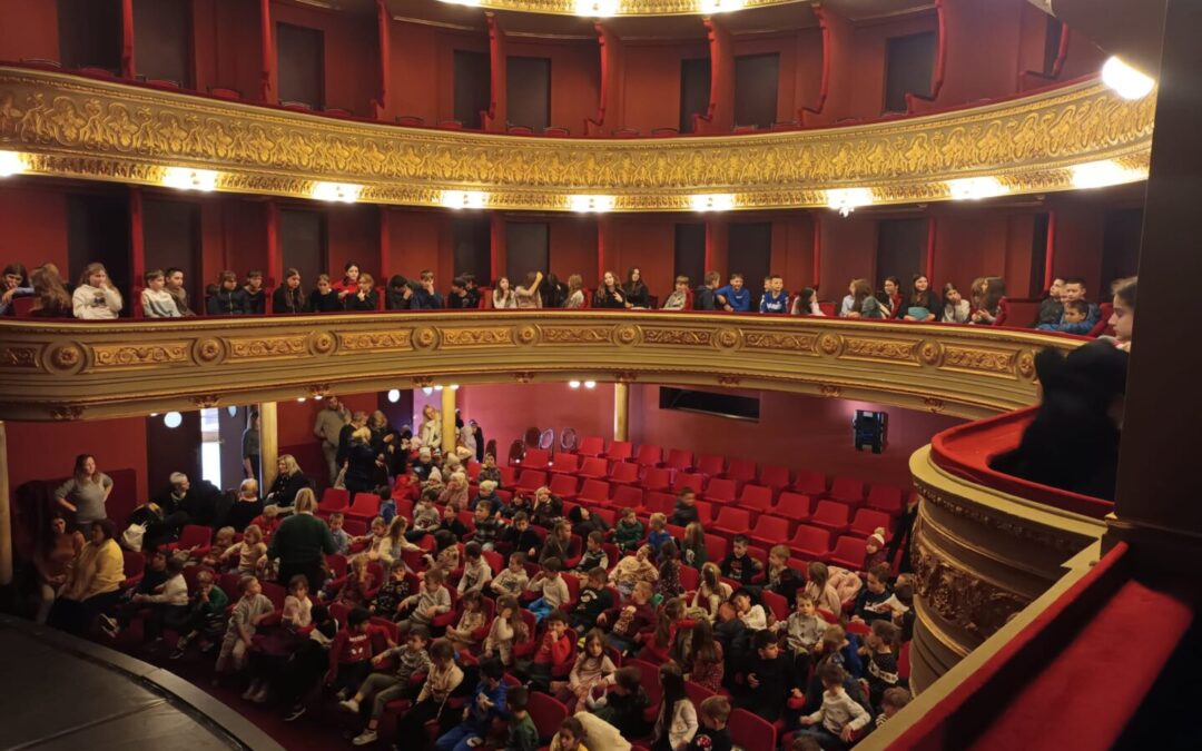 Petaši i šestaši uživali su u dramsko-plesnoj čaroliji “Orašara”